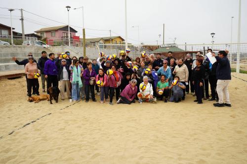 Voleibol playa en El Tabo: Adultos mayores se unen en la diversión