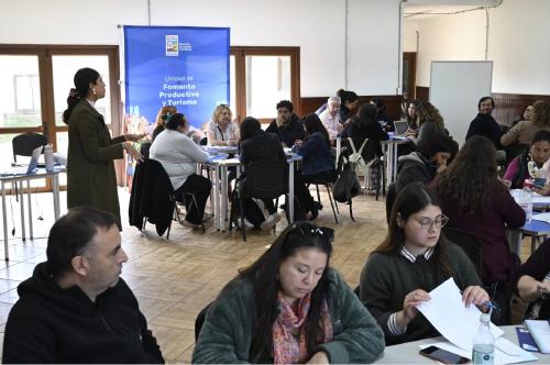 Vecinos de Santo Domingo se capacitan en creación de modelos de negocio