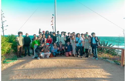 Estudiantes PUCV exploran el legado de Neruda en Isla Negra