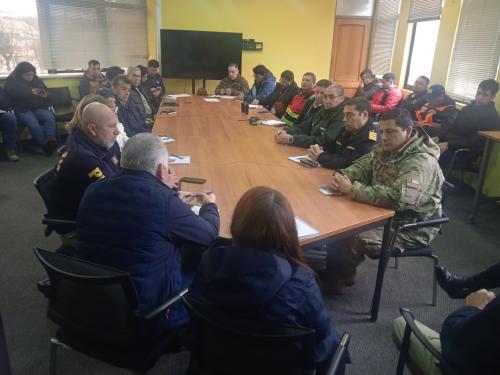 Pese a la fuerte lluvia y viento, la Provincia resiste de buena manera el intenso sistema frontal