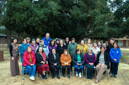 Socias del Centro de Madres Virgen del Carmen de Santo Domingo  reciben equipamiento tras terminar capacitación