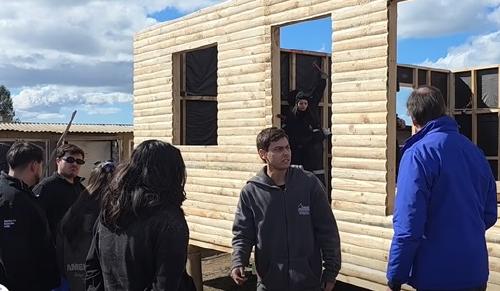 Dos familias de El Convento cuentan con nuevas viviendas gracias a trabajo voluntario de jóvenes