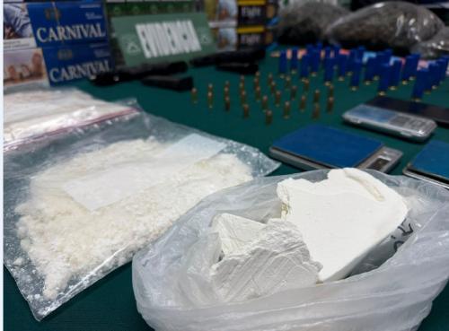 OS7 incauta drogas, armas y cigarrillos de contrabando: una detenida