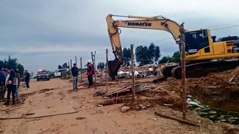 Pobladores de la megatoma en alerta por cierre del único acceso que tienen al terreno